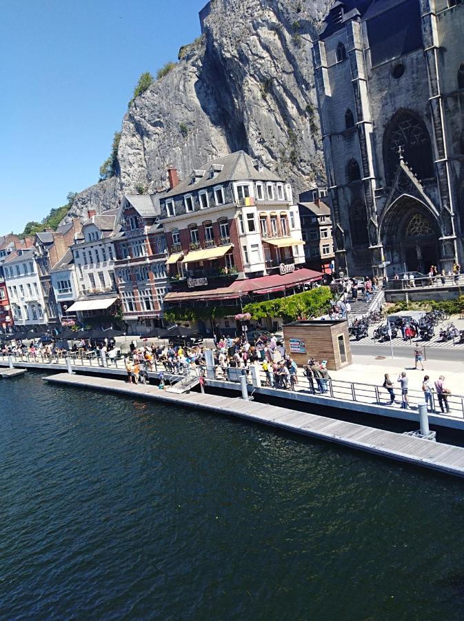 Un studio à louer ds un endroit calme près de la ville de Dinant Exterior foto