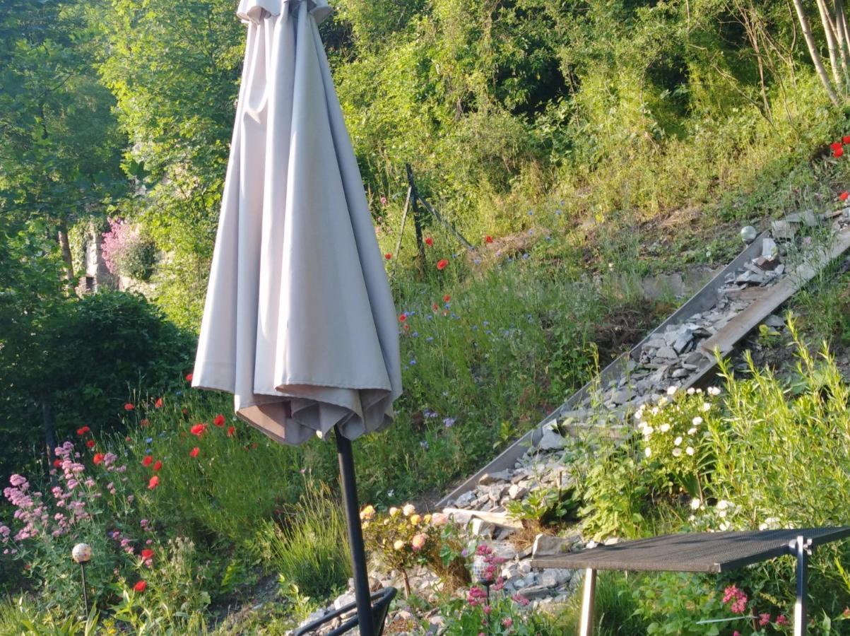 Un studio à louer ds un endroit calme près de la ville de Dinant Exterior foto